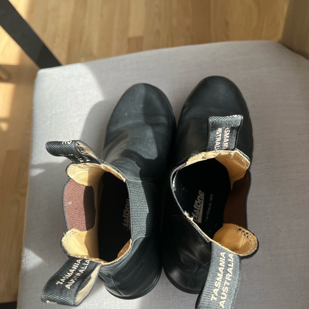 Blundstone Black Leather Chelsea Boots - Picture 4 of 5